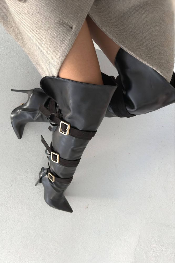 Roma Toka Detaylı Diz Üstü İnce Topuk 10 Cm Siyah Mat Çizme resmi