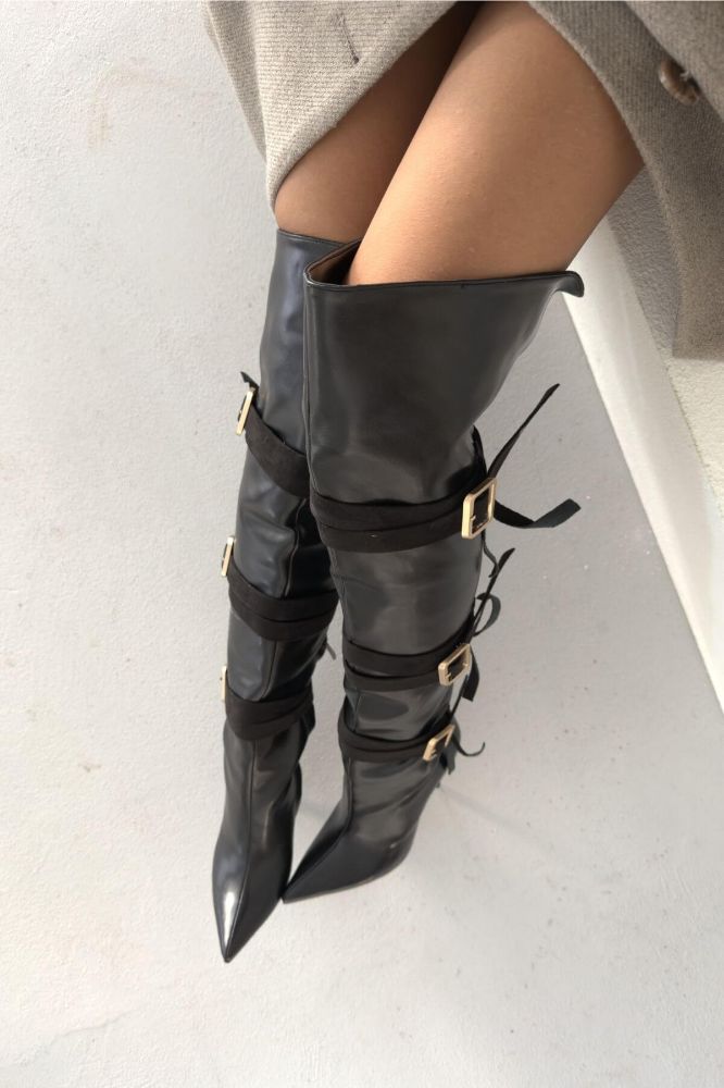 Roma Toka Detaylı Diz Üstü İnce Topuk 10 Cm Siyah Mat Çizme resmi