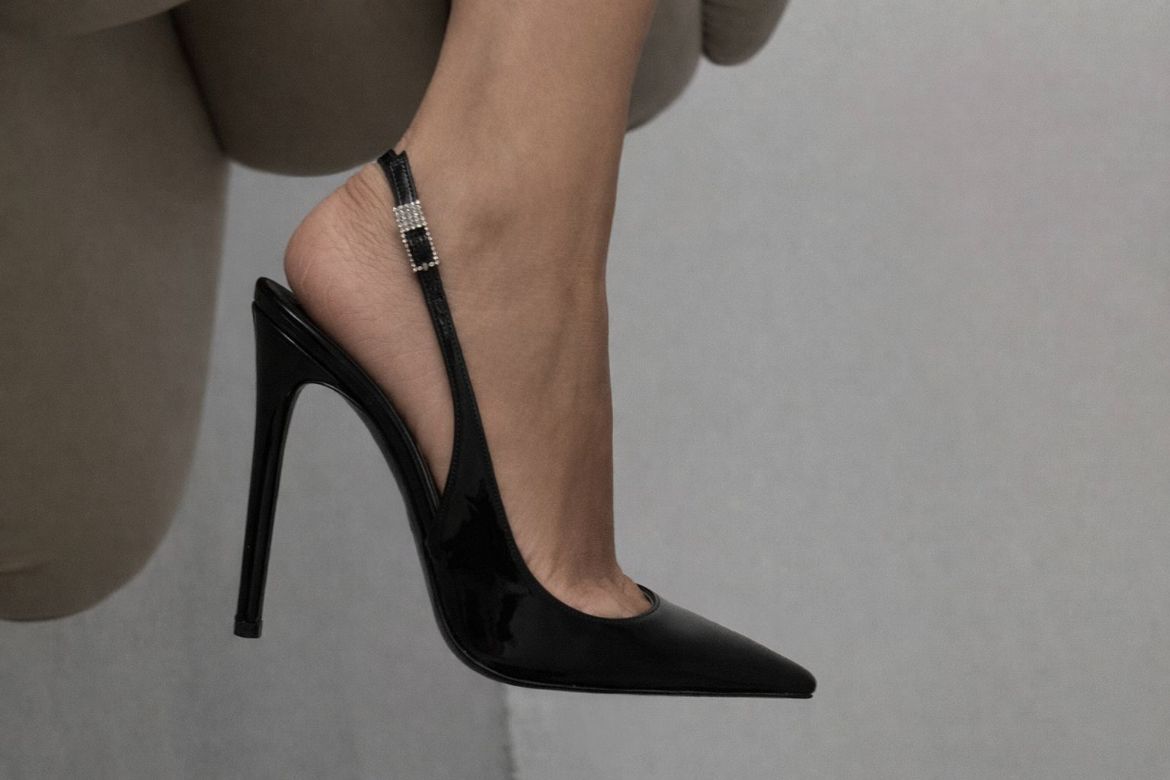 Awed Taşlı Toka Detaylı İnce Topuk 12 Cm Siyah Rugan Stiletto resmi