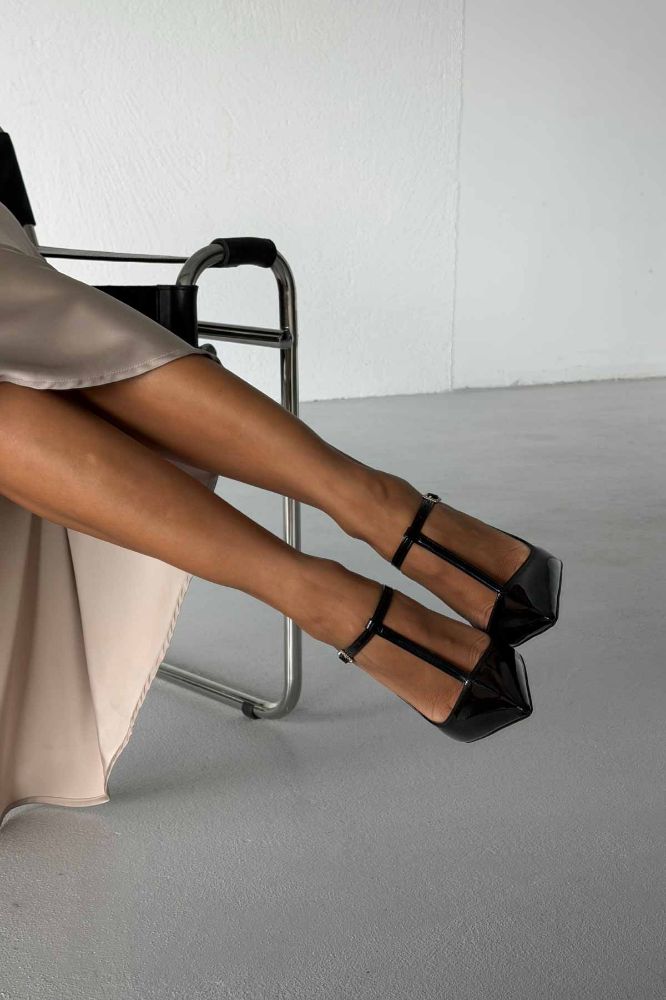 Wren Taşlı Toka Detaylı İnce Topuk 12 Cm Siyah Rugan Stiletto resmi