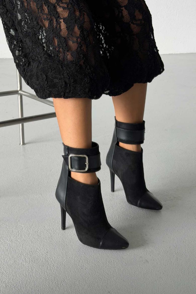 Law Toka Detaylı İnce Topuk 10 Cm Siyah Bot resmi