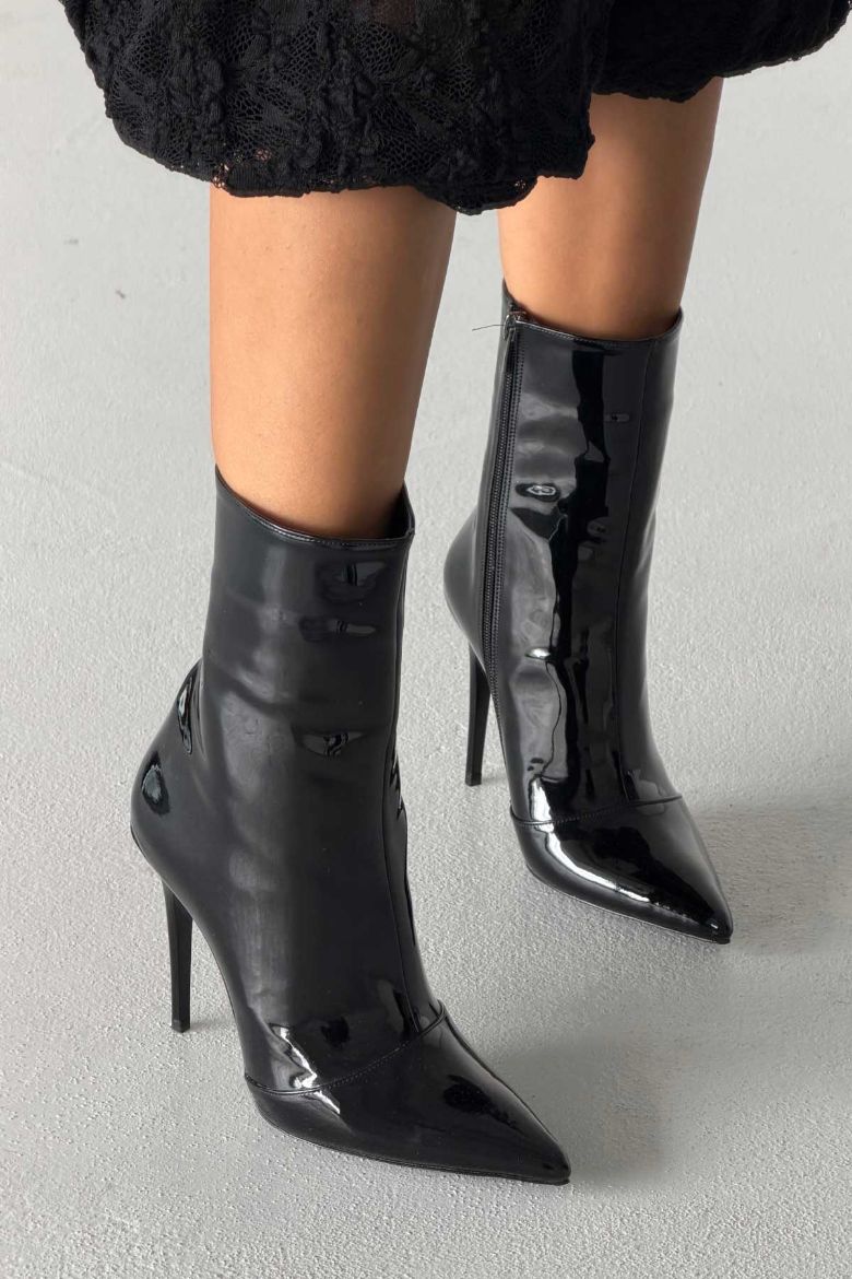 Eleganza İnce Topuk 10 Cm Siyah Rugan Bot resmi