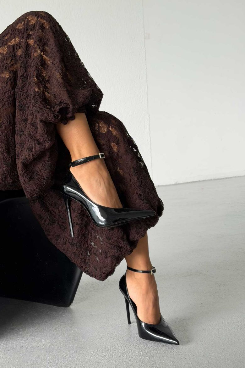 Khole Toka Detaylı İnce Topuk 12 Cm Siyah Rugan Stiletto resmi