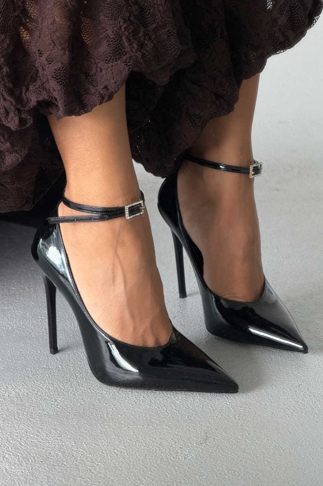 Khole Toka Detaylı İnce Topuk 12 Cm Siyah Rugan Stiletto resmi