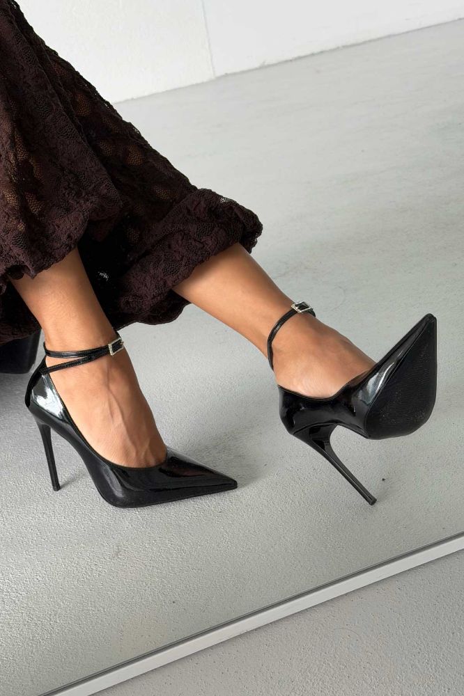 Khole Toka Detaylı İnce Topuk 12 Cm Siyah Rugan Stiletto resmi