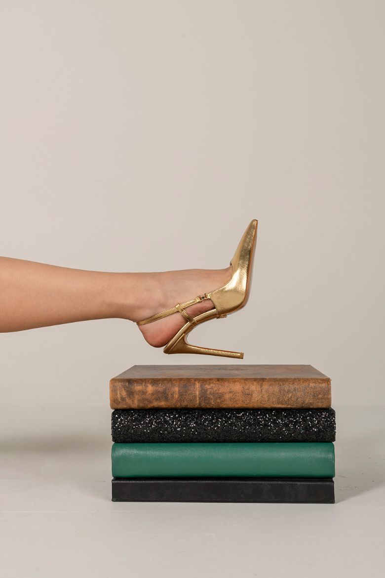 Thea Aksesuar Detaylı İnce Topuk 12 Cm Gold Kırışık Stiletto resmi