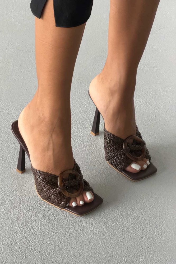 Effie Halka Detaylı İnce Topuk 8 Cm Kahverengi Örgü Sandalet resmi