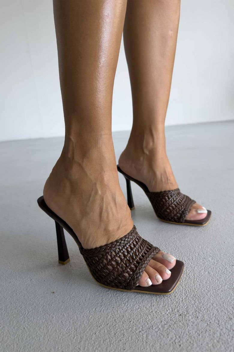 Chiara  İNCE TOPUK 10 CM KAHVERENGİ ÖRGÜ TERLİK resmi