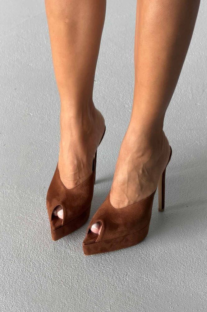 Hannah Burnu Açık İnce Topuk 13 Cm Kahverengi Süet Terlik resmi