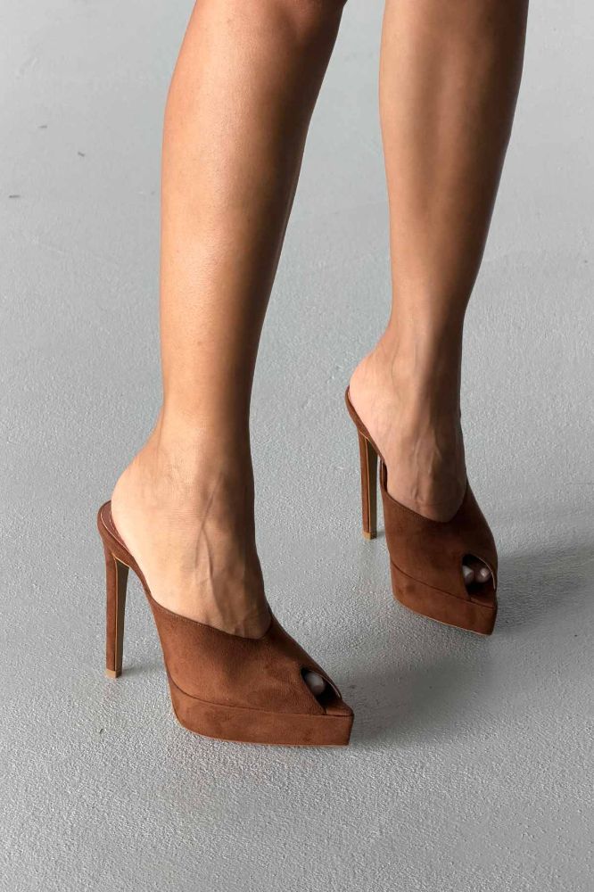 Hannah Burnu Açık İnce Topuk 13 Cm Kahverengi Süet Terlik resmi