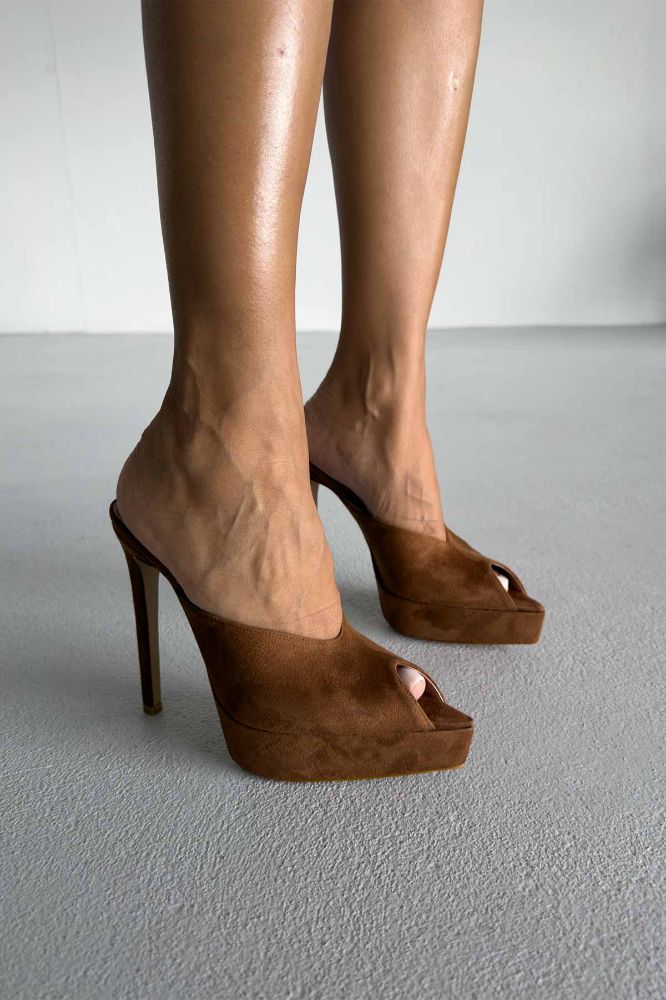 Hannah Burnu Açık İnce Topuk 13 Cm Kahverengi Süet Terlik resmi