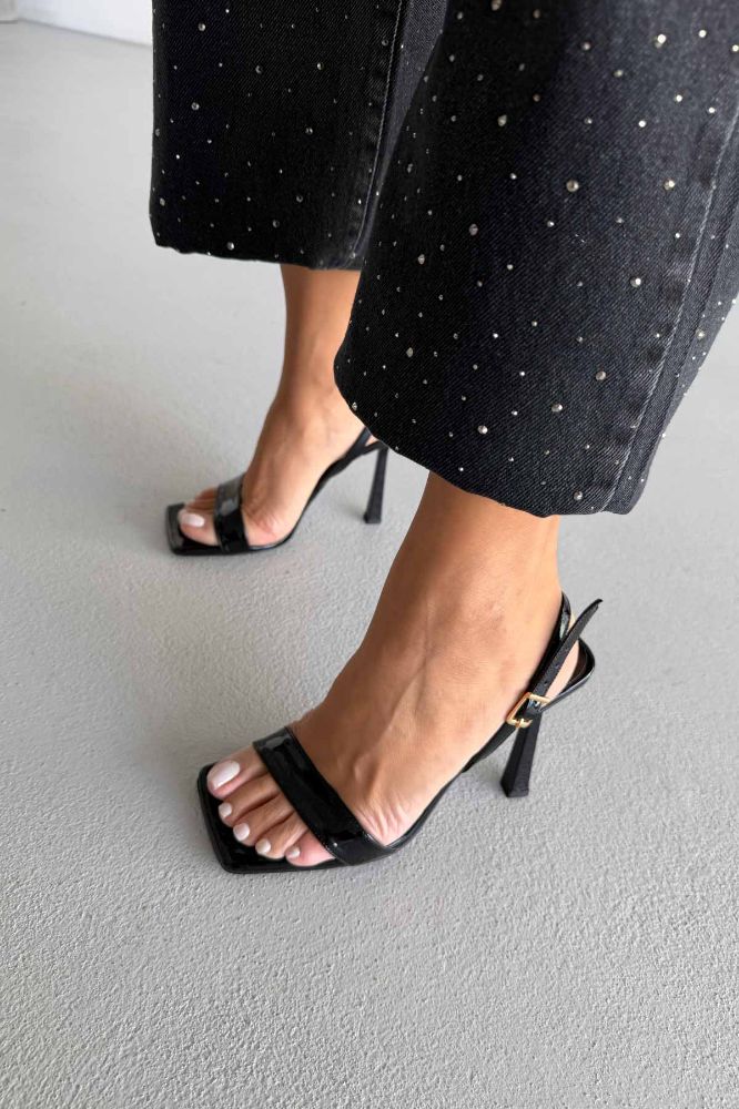 Winfrey Toka Detaylı İnce Topuk 10 Cm Siyah Rugan Topuklu Ayakkabı resmi