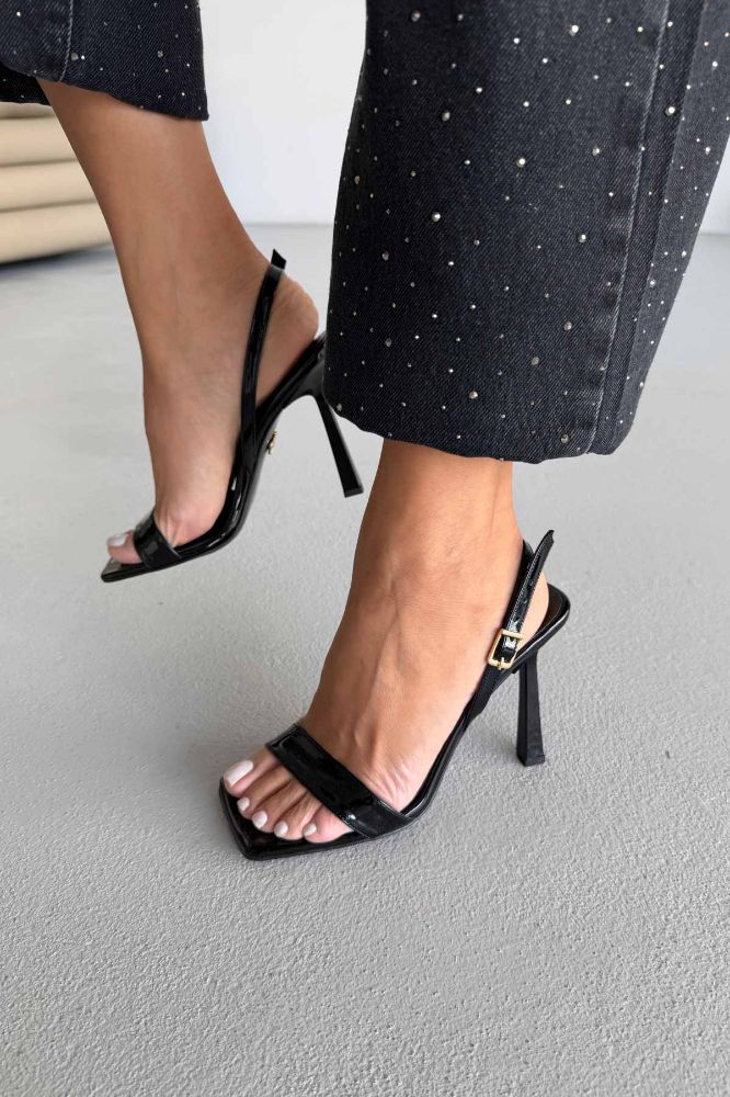 Winfrey Toka Detaylı İnce Topuk 10 Cm Siyah Rugan Topuklu Ayakkabı resmi