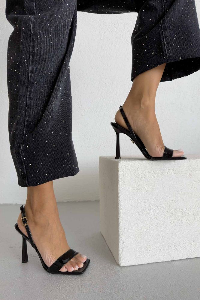 Winfrey Toka Detaylı İnce Topuk 10 Cm Siyah Rugan Topuklu Ayakkabı resmi