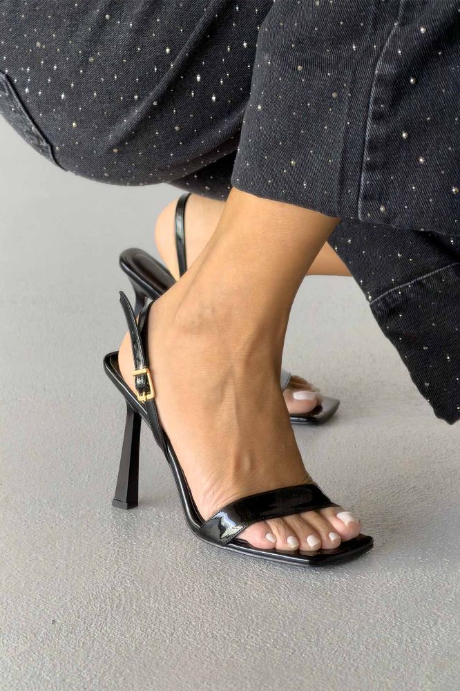 Winfrey Toka Detaylı İnce Topuk 10 Cm Siyah Rugan Topuklu Ayakkabı resmi