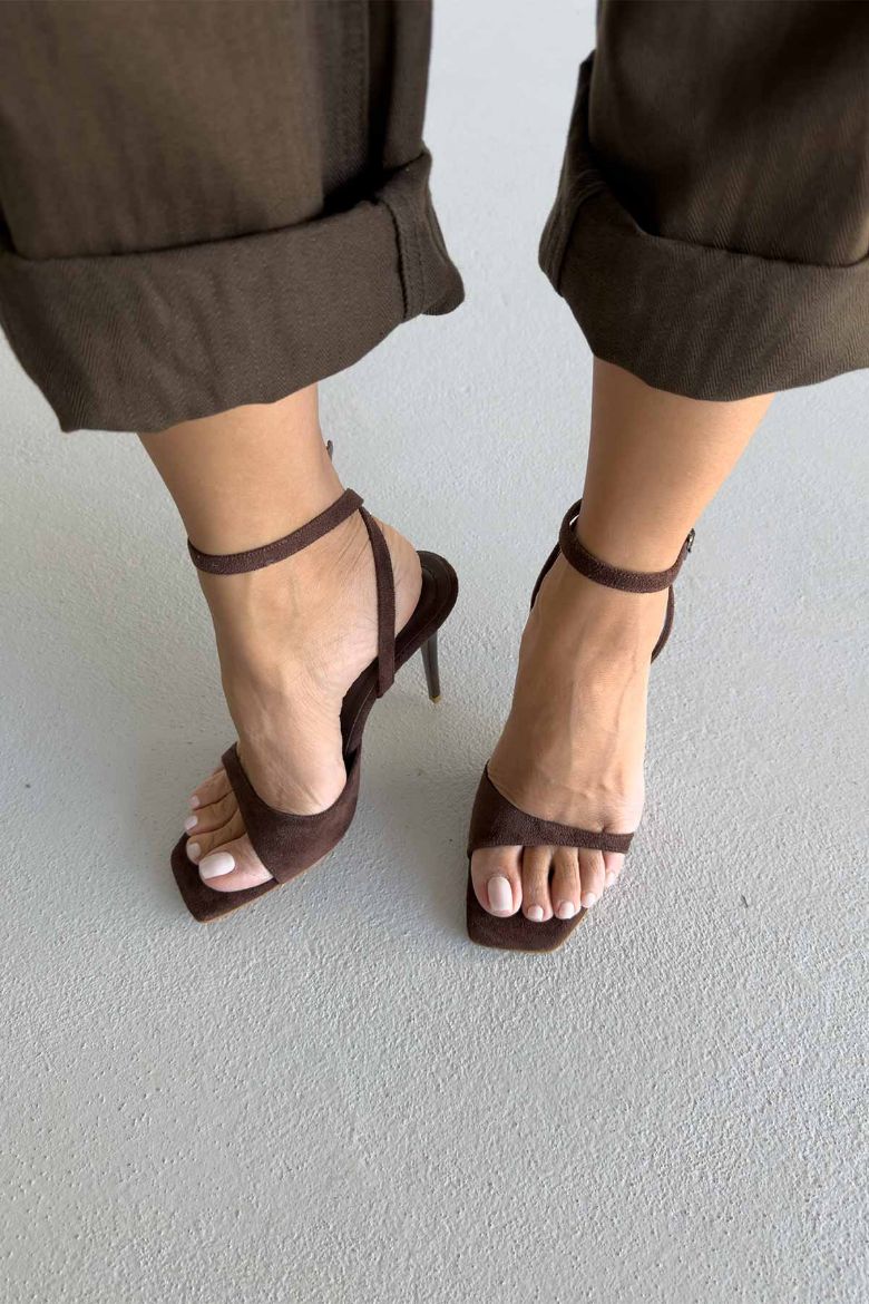 Bory Bilekten Bantlı İnce Topuk 10 Cm Acı Kahve Süet Topuklu Ayakkabı resmi