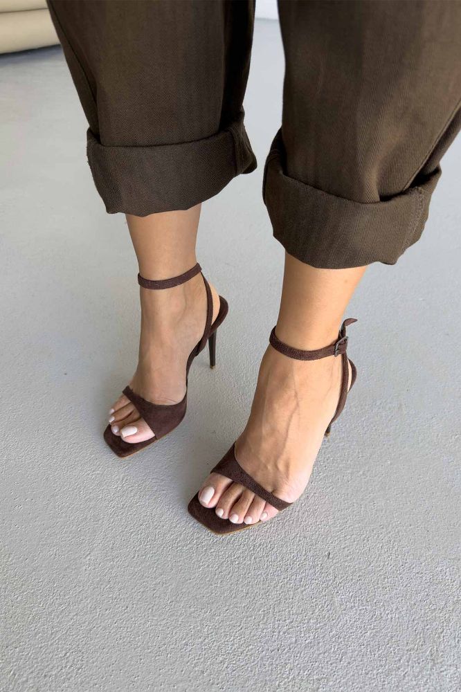 Bory Bilekten Bantlı İnce Topuk 10 Cm Acı Kahve Süet Topuklu Ayakkabı resmi