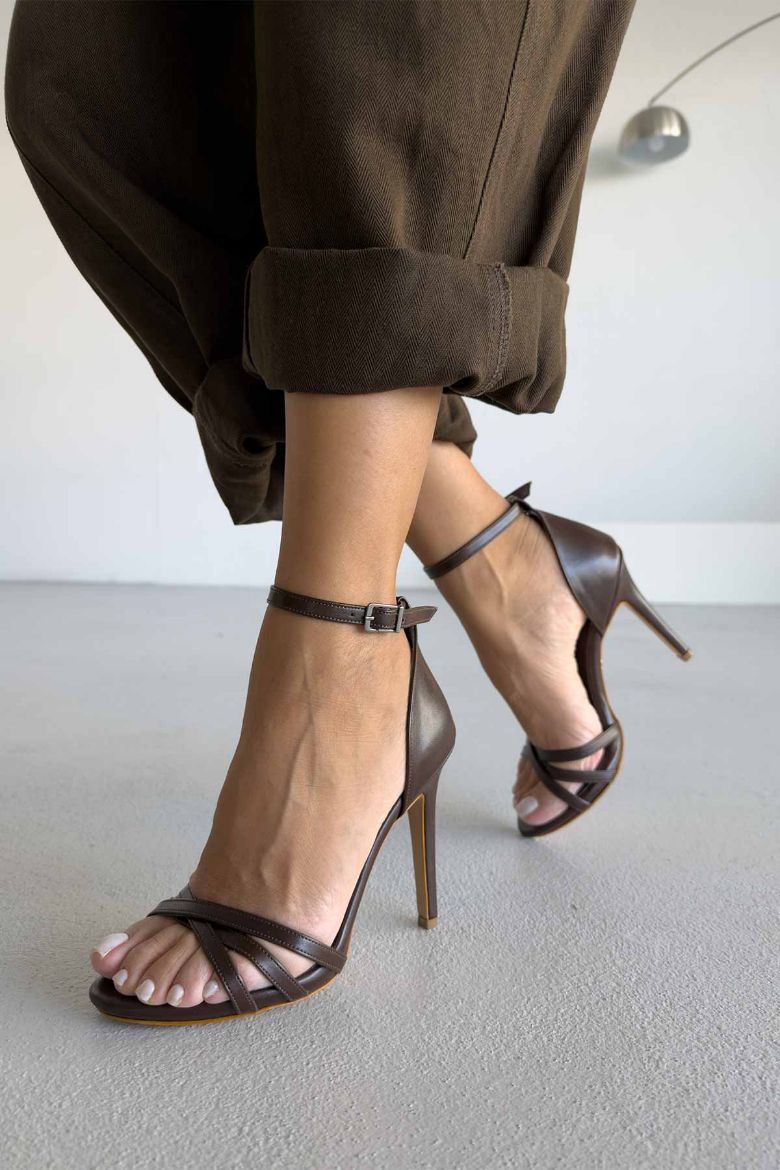 Liliana Bilekten Bantlı İnce Topuk 10 Cm Acı Kahve Mat Topuklu Ayakkabı resmi