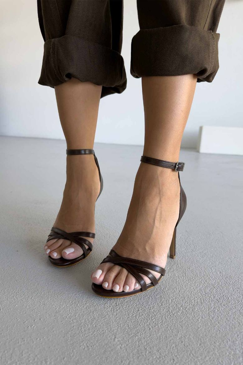 Liliana Bilekten Bantlı İnce Topuk 10 Cm Acı Kahve Mat Topuklu Ayakkabı resmi